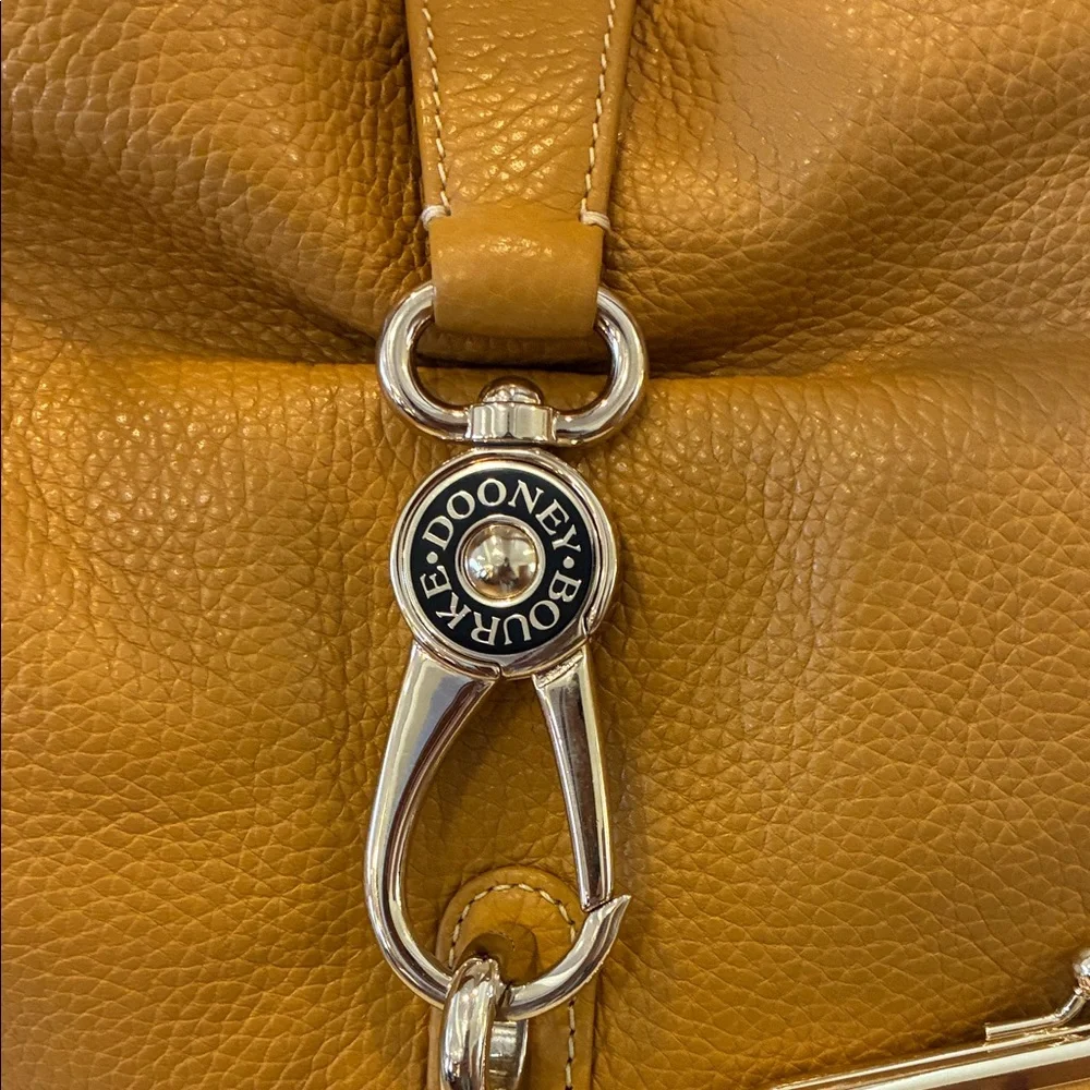 🆕 Dooney & Bourke Leather Shoulder Bag - Excellent Used Condition